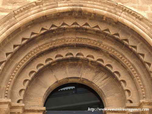 DETALLE DE LA DECORACIN LEMOSINA DE ARQUIVOLTAS